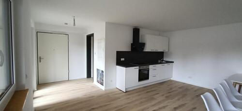 Foto - TOP! - 1-Zi-Whg. mit Einbauküche, Teilmöbilierung, Fahrstuhl u. PKW-Stellplatz