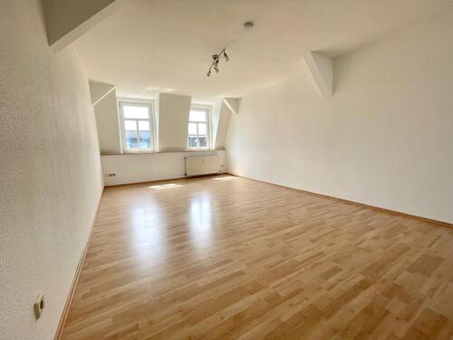 Foto - Geräumige Dachgeschosswohnung in lebendigem Innenstadtviertel