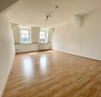 Geräumige Dachgeschosswohnung in lebendigem Innenstadtviertel - Gera