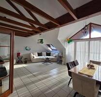 Provisionsfrei: 3-Zimmer-DG-Wohnung mit Loggia & Waldblick - Rüsselsheim am Main