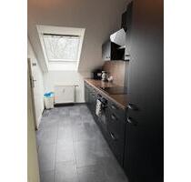 Möblierte 2-Zimmer-Dachgeschosswohnung Möbelübernahme erforderli - Essen Frillendorf