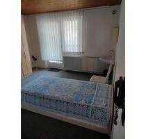 Möbliertes Zimmer mit Balkon - 390,00&nbsp;EUR Kaltmiete, ca.&nbsp; 18,00&nbsp;m&sup2; in Stuttgart (PLZ: 70188) Stuttgart-Ost