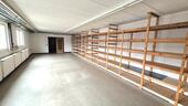 Foto - Großzügiges Lager und Büro 200m² mit viel eingezäunter Freifläche im Gewerbegebiet in Neuss-Holzheim