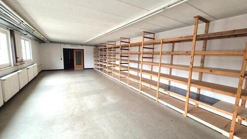 Foto - Großzügiges Lager und Büro 200m² mit viel eingezäunter Freifläche im Gewerbegebiet in Neuss-Holzheim