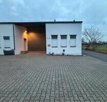 Gewerbehalle in Korschenbroich mit Aussenbereich und Büro