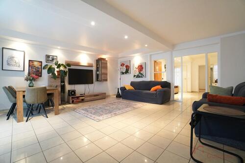 Foto - IMMOBILIEN GUMNIOR präsentiert: großzügige 4-Zimmer-Wohnung mit Dachterrasse - ideal auch als WG geeignet