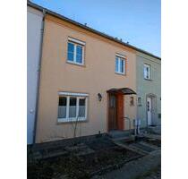 Vermiete Reihenhaus in Löbau, Nähe Breitscheidstraße Ärztehaus