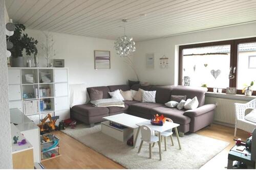 Foto - Einziehen und wohlfühlen - mit behaglichem Kaminofen und sonnigem Balkon