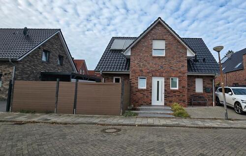 Foto - Energieeffizientes Einfamilienhaus- zentral Leer-Heisfelde