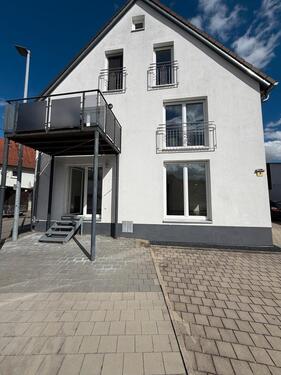Foto - Moderne 3-Zimmer-Wohnung mit EBK, Terrasse und Stellplatz