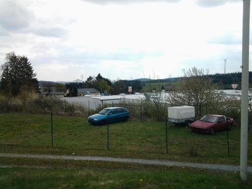 Foto - Stellplatz oder Parkplatz für Fahrzeuge aller Art