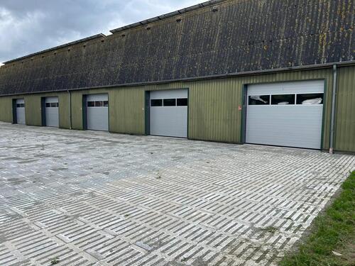 Foto - GarageWohnwagen-WohnmobilstellplatzOldtimerMotorrad, etc.