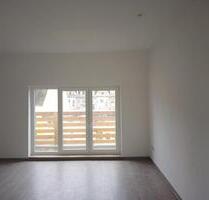 Anfragen NUR per E-Mail. 2-Zi-Wohnung mit Balkon, Garderobenraum und Badezimmer mit Fenster im 4.OG in Goethequartier. - Bremerhaven