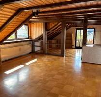 3-Zimmer Dachgeschosswohnung mit nagelneuer Küche und Balkon - Oberhausen-Rheinhausen