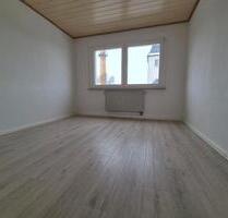 Helle & renovierte 2-Raum-Wohnung mit Balkon zu vermieten - Rosenbach/Vogtland