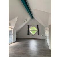 Helle 2-Zimmer-DG-Wohnung mit BalkonStellplatz - Walldorf