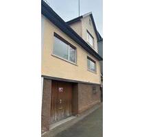 Doppelhaushälfte mit Garten, Garage & Entwicklungspotenzial - Albstadt Gemarkung Onstmettingen