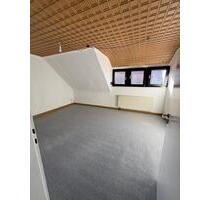 Dachgeschosswohnung - 420,00&nbsp;EUR Kaltmiete, ca.&nbsp; 70,00&nbsp;m&sup2; in Pirmasens (PLZ: 66953)