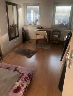Foto - Biete helles WG-Zimmer am Moosacher-St-Martinsplatz ab 01.02.