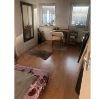 Biete helles WG-Zimmer am Moosacher-St-Martinsplatz ab 01.02. - München