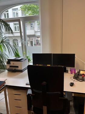 Foto - Kleines Büro oder Arbeitsplatz in netter Bürogemeinschaft