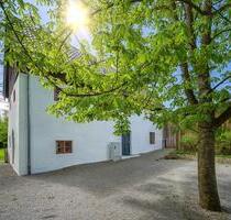 hemalige Wassermühle in malerischer Berglandschaft