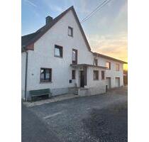 Ein Zweifamilienhaus - 185.000,00 EUR Kaufpreis, in Kleinmaischeid (PLZ: 56271)