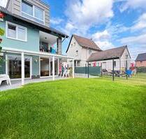 Modern. Offen. Geborgen. Neuwertige 2-Zimmer-Erdgeschosswohnung mit Terrasse & Garten in Niederkassel