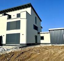 Großzügige DHH mit PV-Anlage, Einbauküche, 2 Bädern, großem Grundstück und Fernblick! - Glashütten