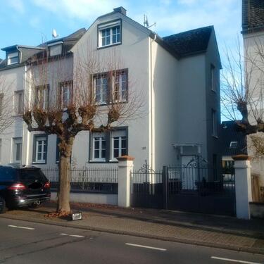 Foto - Hochwertige Altbau-Wohnung in zentraler Lage zu vermieten