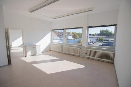 Foto - Büro 100m² neu gestrichen mit Parkplätzen