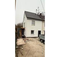 Erstbezug nach Sanierung – Moderne Doppelhaushälfte mit Garage - Ichenhausen