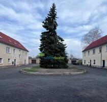 Tolle, 3-Zimmer Wohnung in Borna-Neukirchen - Tageslichtbad mit Dusche, Einbauküche, Garage