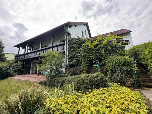 Foto - Haus mit ELW, 206 m² WFL, 1.060 m² Grund, 121 m² NFL, s. Beschr.