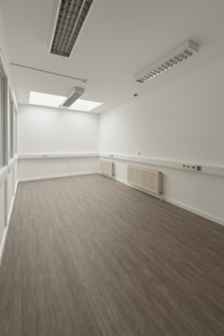 Foto - Helle Bürofläche mit Oberlicht und Archivraum in Barsbüttel