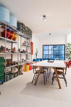 Foto - Heller Co-Working-Arbeitsplatz im Design-Studio in Altona