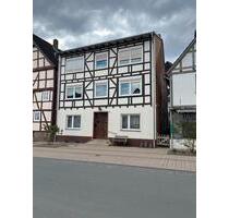 Großes Einfamilienhaus im Zentrum von Rhoden - Diemelstadt