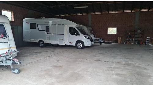 Foto - Stellplatz für Wohnwagen Wohnmobil Sonstiges Trockene Halle