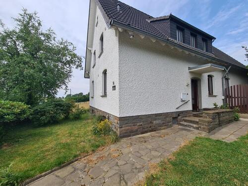 Foto - 2 Zimmer Wohnung + 2 Hobbyräume im Keller mit eigenem Gartenteil