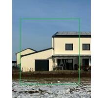 Exklusives Wohnen in Nassenfels: Moderne KfW-40 Doppelhaushälfte