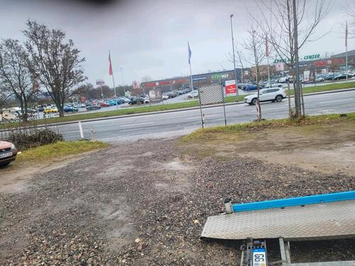 Foto - 10 Parkplatz auf Hauptstraße nur für Autohändler