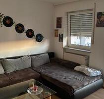 Helles Wohnzimmer vermitet - 420,00 EUR Kaltmiete, ca.  27,00 m² in Deggendorf (PLZ: 94469)