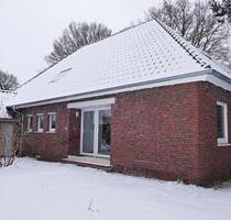 Großes Einfamilienhaus mit Garten und Garage in Aurich- Popens!