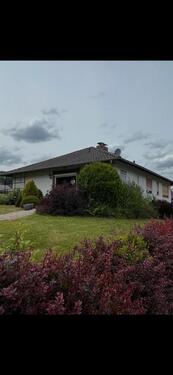 Foto - Freistehendes Einfamilienhaus im Bungalowstil