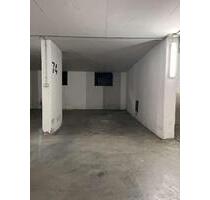 Tiefgaragenstellplatz geschützt, sauber und gut zugänglich Göppingen - City Nähe