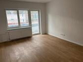 Foto - Frisch sanierte, helle 1,5 Zimmer Wohnung im 1. OG