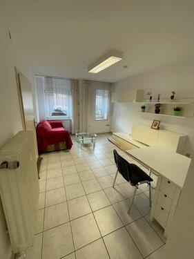 Foto - Gewerbe und nach Bedarf Garage zu vermieten