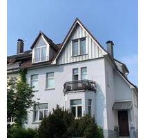 Charmante 2,5-Zimmer-Altbauwohnung mit Balkon in Solingen