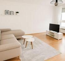 Möblierte, helle 2-Zimmer-Wohnung mit Balkon im 1. OG in Kriftel