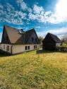 Foto - Gepflegtes Einfamilienhaus mit ELW, großem Grundstück und Scheune
